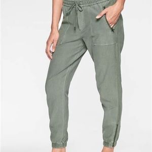 Athleta Farallon Jogger. Size 8. Light Sage green. EUC